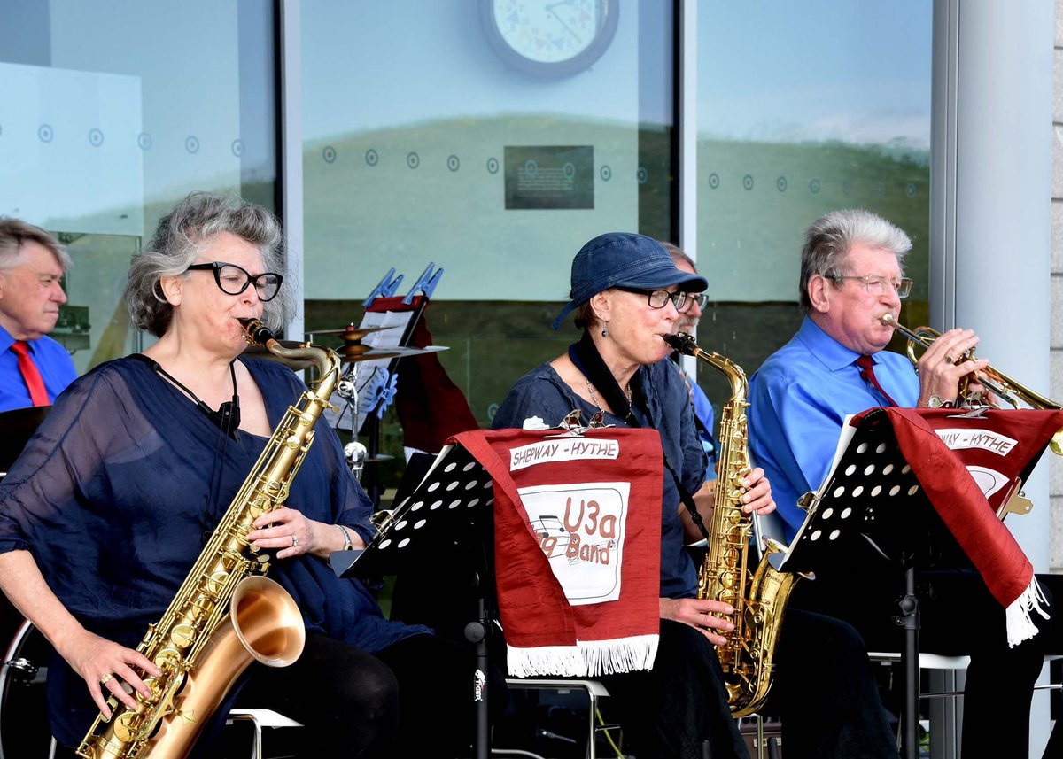 CommunityAd's tweet photo. β¨πSundayβs Bonnets & Wings classic car show wowed visitors at @Memorial_theFew . Live music by the U3A Swing Band added extra charm.
Well done to everyone who joined the celebration! πΆ
#ClassicCars #BattleOfBritain #RememberTheFew #folkestone #kent https://t.co/oxgeaD3y7Y