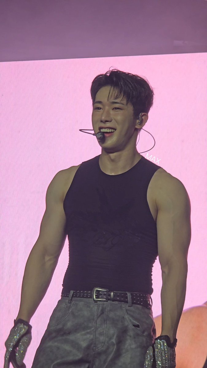 MaxWeneer's tweet photo. 250909 Stay Awake Tour - Madrid

Wonho's smile 🫠

#WONHOinMADRID
#원호 #WONHO #STAYAWAKEinMadrid
#WonhoEuropeTour #WENEEEUROPE
@official__wonho @official_WH_jp https://t.co/PtnBaPyZAX