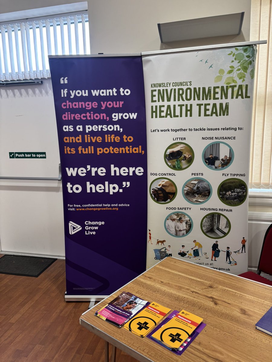 LiveKnowsley's tweet photo. Our community outreach Team supporting @KnowsleyCouncil Environmental Team in Prescot today 💜 https://t.co/9lx4AjTcLj