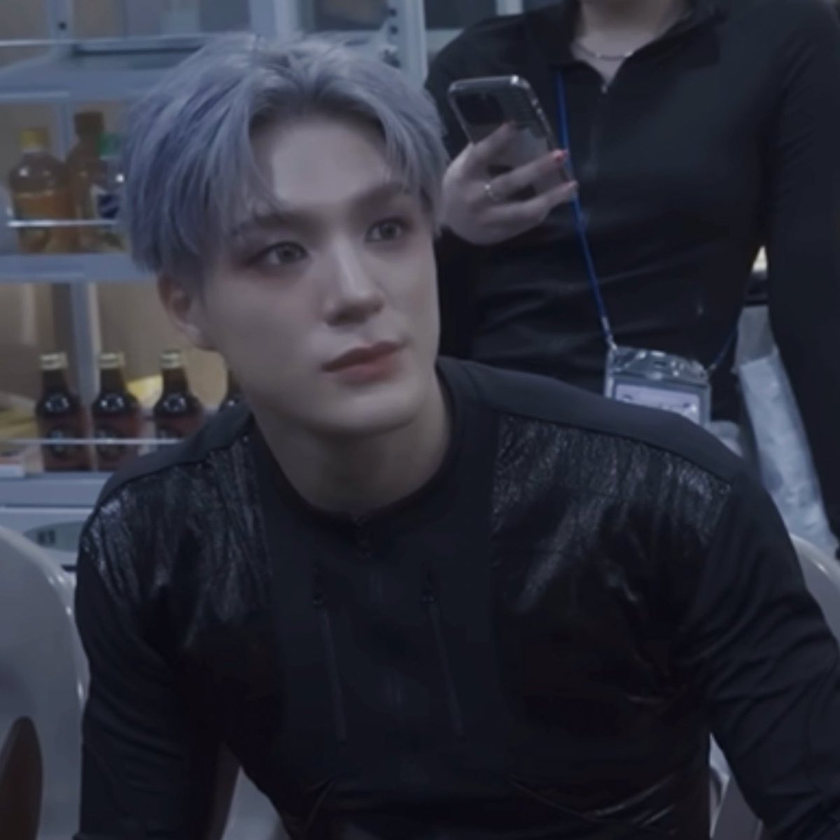 엄청나게미남이고아이돌이다