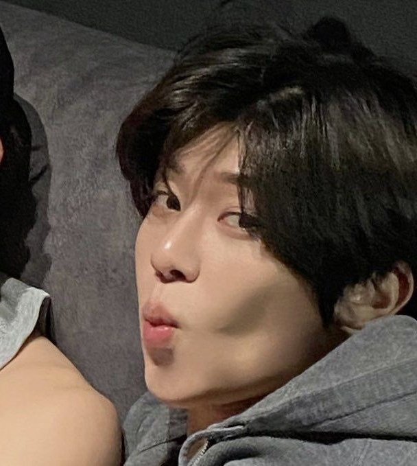 형은 나랑 같은나이때 머 하고잇엇을가..?
ㄴ 던져봐라 흑도끼 
금도끼가 나오겟냐? 겟냐?