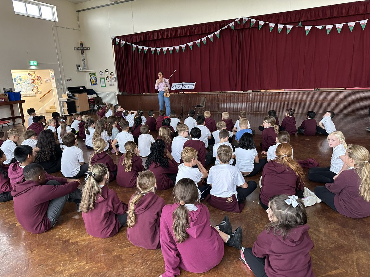 Children from Year 2- Year 6 really enjoyed the violin performance from our teacher Olga today. Let us know if your child is interested in music lessons or use the link in the email sent previously.