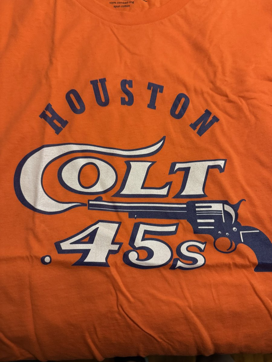 TheSceneVault's tweet image. When a T-shirt is literally calling your name, you HAVE to buy it. Thank you @RoyalRetros!