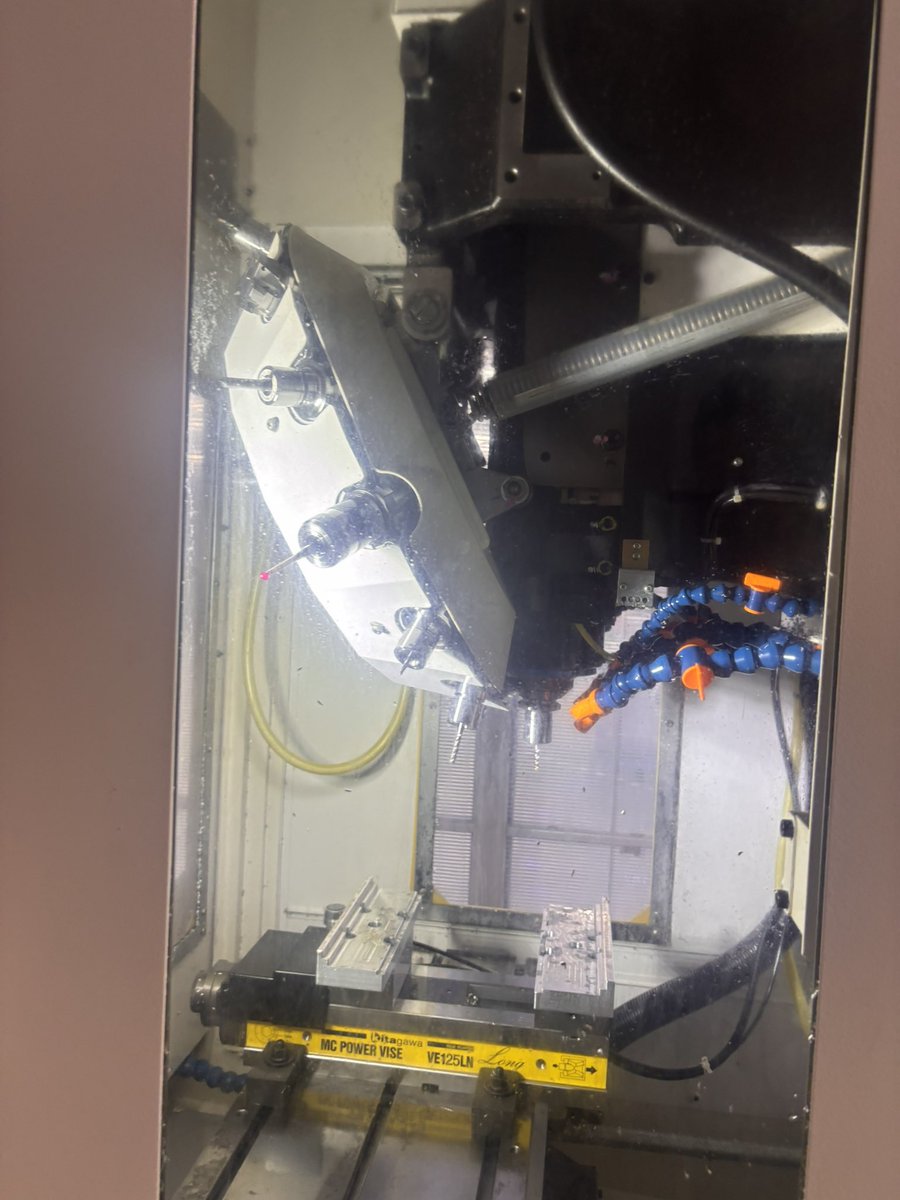 ecc_IoT_23's tweet image. Webの会社になぜ金属加工機？！
#ウイングアーク秋葉原ラボ #ECCIoT部 #東京遠征