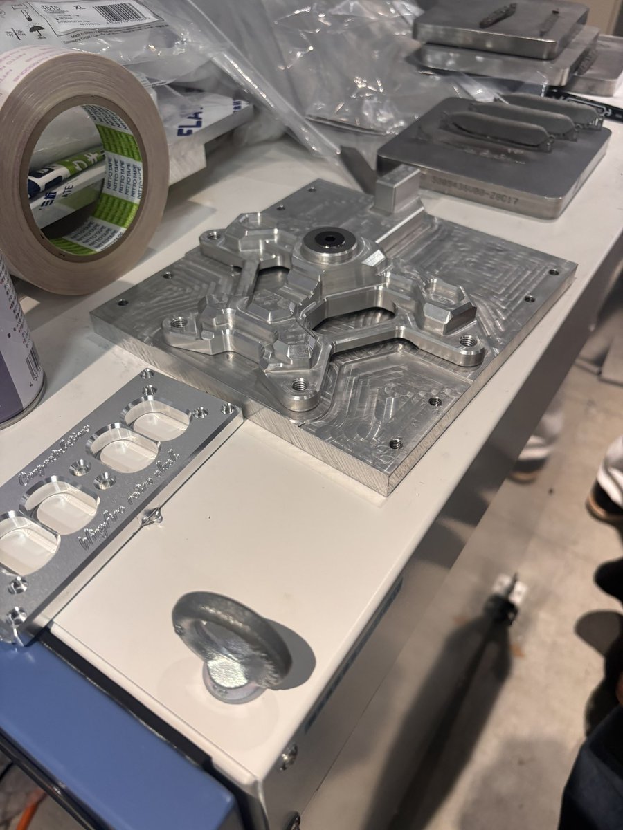 ecc_IoT_23's tweet image. Webの会社になぜ金属加工機？！
#ウイングアーク秋葉原ラボ #ECCIoT部 #東京遠征