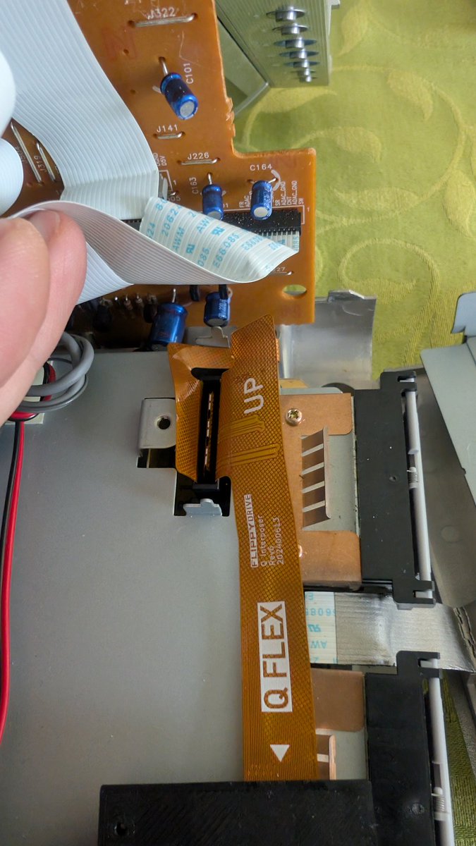 hitmanmcc's tweet photo. 1/2 While testing #FlipperMCE I decided I would install the #FlippyDrive on my Panasonic Q too, to test more games.
In the process I discovered there's no documentation for the Q and you could assume the flex should be placed the same way as in a normal cube but that's incorrect. https://t.co/9liKOhJPwz