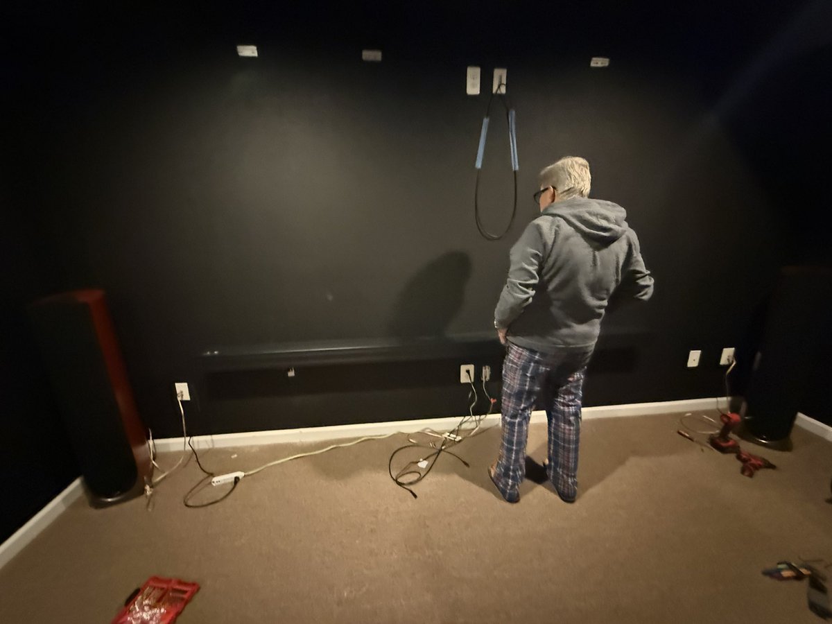 Navesink's tweet image. The theater is Back in black.