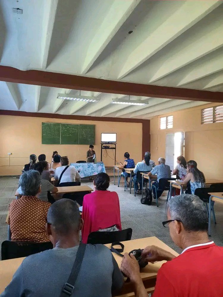 Las carreras Educación Preescolar y Educación Primaria de la <a href="/univholguinera/">UniversidadHolguin</a> apuestan por una evaluación de calidad, se realiza  un taller metodológico conducido por cuadros y coordinadora de la carrera Educación Artística.  Éxitos
<a href="/CubaMES/">MES</a> <a href="/LERuizM/">Luis Ernesto UHo 🇨🇺</a>
<a href="/JvelabVela/">jessica vela batista</a> <a href="/AniuskaOrtizP/">Aniuska Ortiz</a>