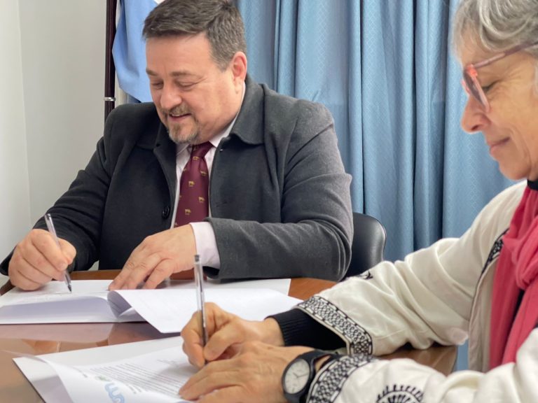 Convenio FCEQyN con la Asociación Argentina de Salud Pública

fceqyn.unam.edu.ar/convenio-fceqy…