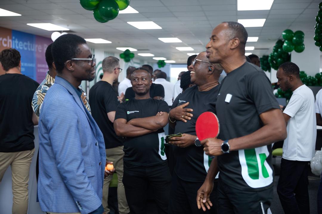 compengKNUST's tweet image. 🏓Prof. @ekakowuah enter table tennis court at Heidelberg Hub. 

Despite ein “too known,” Heidelberg still score am.

Dem say table tennis be ein fav sport, some bird sef talk say he fit play ball too we no fit confirm.

Meeting end with talk on partnerships + talent pipeline.