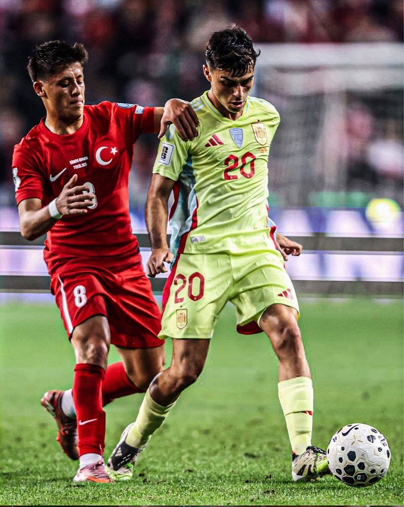 tomisinfcb's tweet photo. These two things are 100% true
-Water is wet 
-A fully fit Pedri is better than any midfielder in the world.😒 https://t.co/FxtD0J3HxG