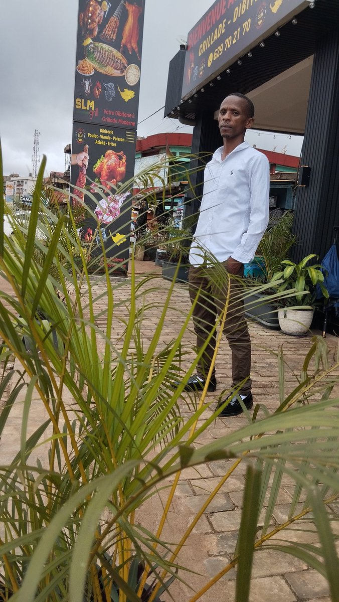 eldannywanderi's tweet photo. SLM is a chain of restaurants based in the Lambanyi in Conakry, Guinea. Most food comes from countries like Senegal and Algeria. For self sufficient,we are setting a over 20,000 capacity hydroponics vertical farm that will produce lettuce, tomatoes , red , yellow and green pepper https://t.co/B0PPim3cJ2