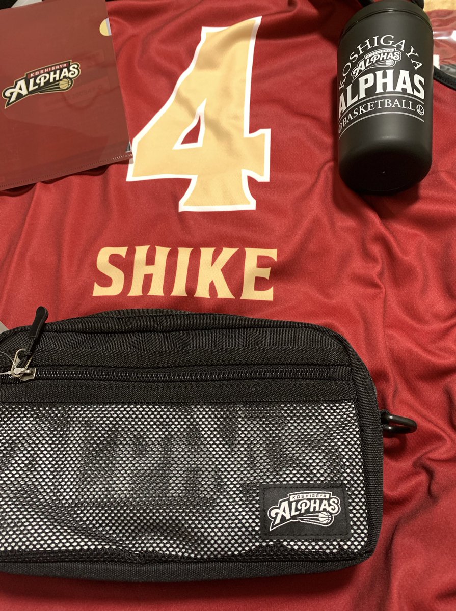 待ちに待ったゴールド会員特典届きました(*^^*)
4番見るとまだソワソワしますが……
これ着て応援行ける時は行くぞ(´•ω•`๑)♡
