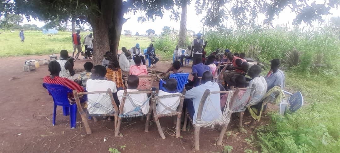 WECSS engaged 62 people in Maduany &amp; Maloudut Bomas, Aweil West,through an SBC session on cholera prevention,WASHA &amp; key other  SBC themes: Health, Nutrition, Education, Child Protection, GBV &amp; Emergency Prep.
Community requested soap &amp; chlorine.
#SBC #WECSS #CommunityEngagement