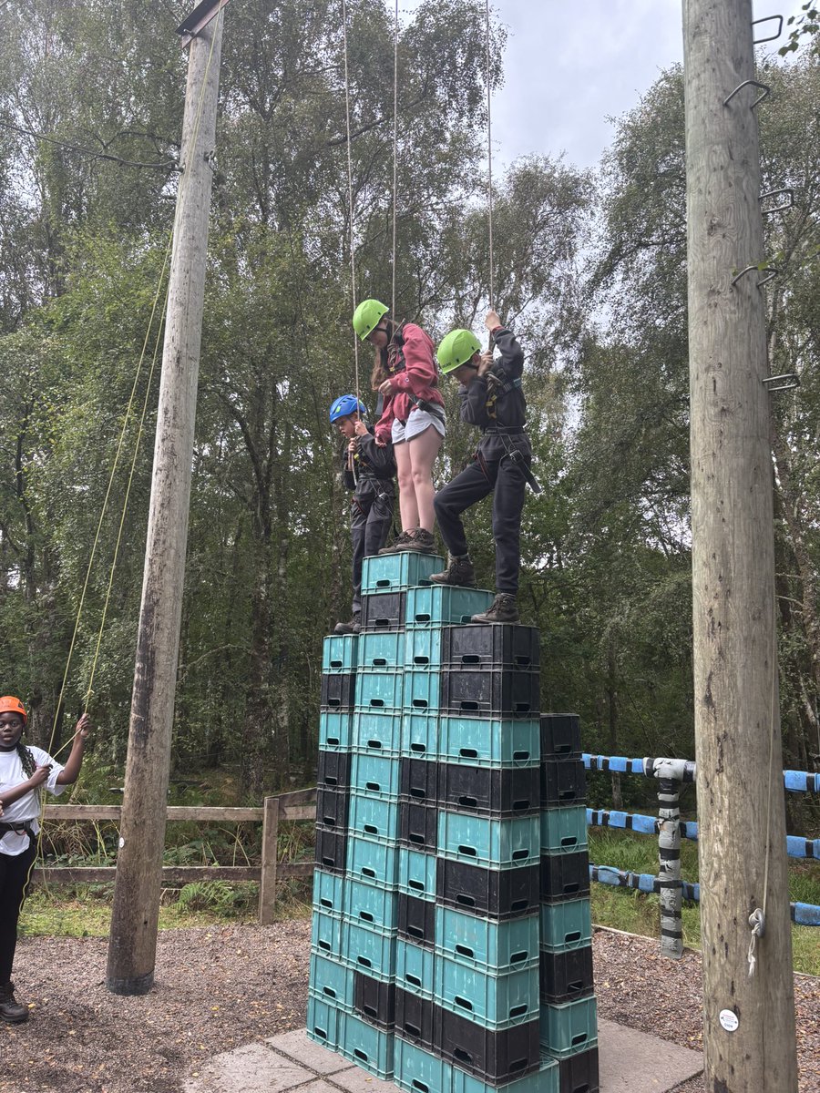 BoundLhs's tweet photo. A masterclass in (un)stable structures for Maclean clan at the crate stack. https://t.co/SGhSCYgPao