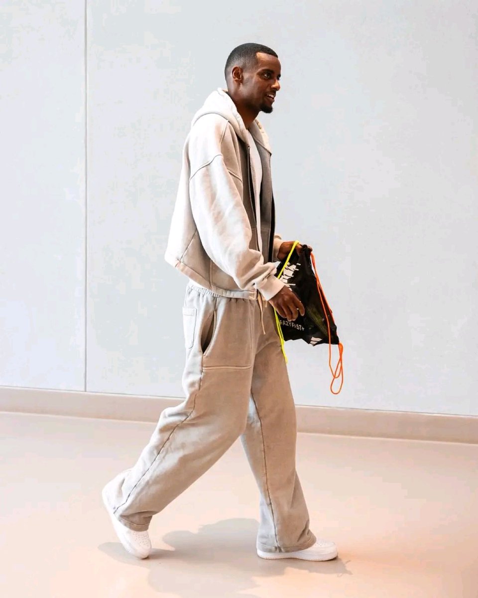 Ball Dates tweet media