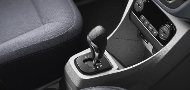 AutoTraderSA's tweet image. The new Tata #Tiago is here, and it's one of SA's cheapest cars. Would you trust an entry-level #Tata hatchback, or would you rather stick with a cheapie that has been consistently performing well, like the Toyota #Vitz or Suzuki #Celerio? bit.ly/WhatSafetyFeat…