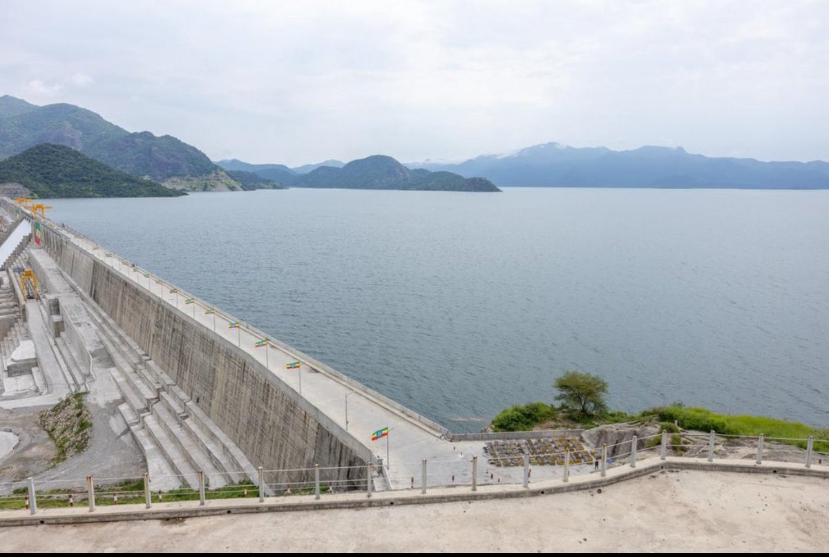 Picture1. The president of "Singapore" launching a "Dam" in the rural parts of Rift Valley.
Picture 2. The Ethiopian Prime Minister launching a massive Dam in his country!
"I am not a mad man, I know what I am doing"
Says the President of "Singapore"!
😂😂😂😂😂😂