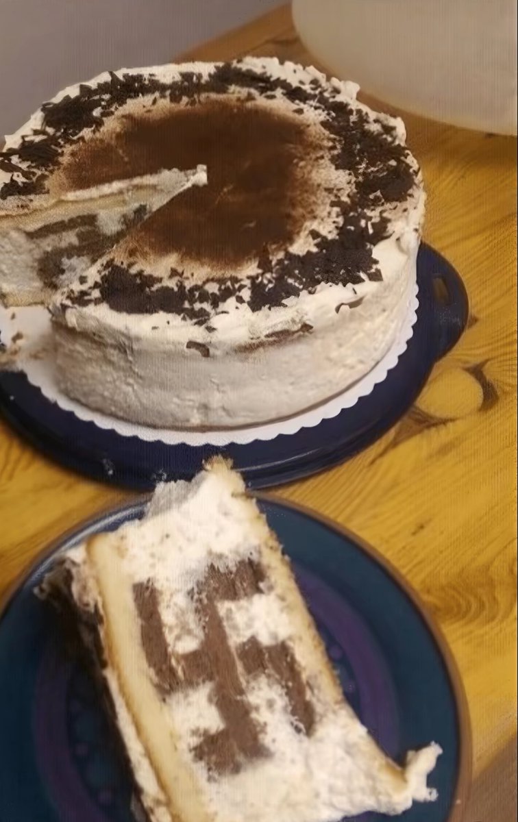 gotki_i_kotki's tweet photo. mam niedługo urodziny i koleżanka mi upiekła tort🥺🥺🥺 dzięki sun<33 https://t.co/1pQEbG1TE2