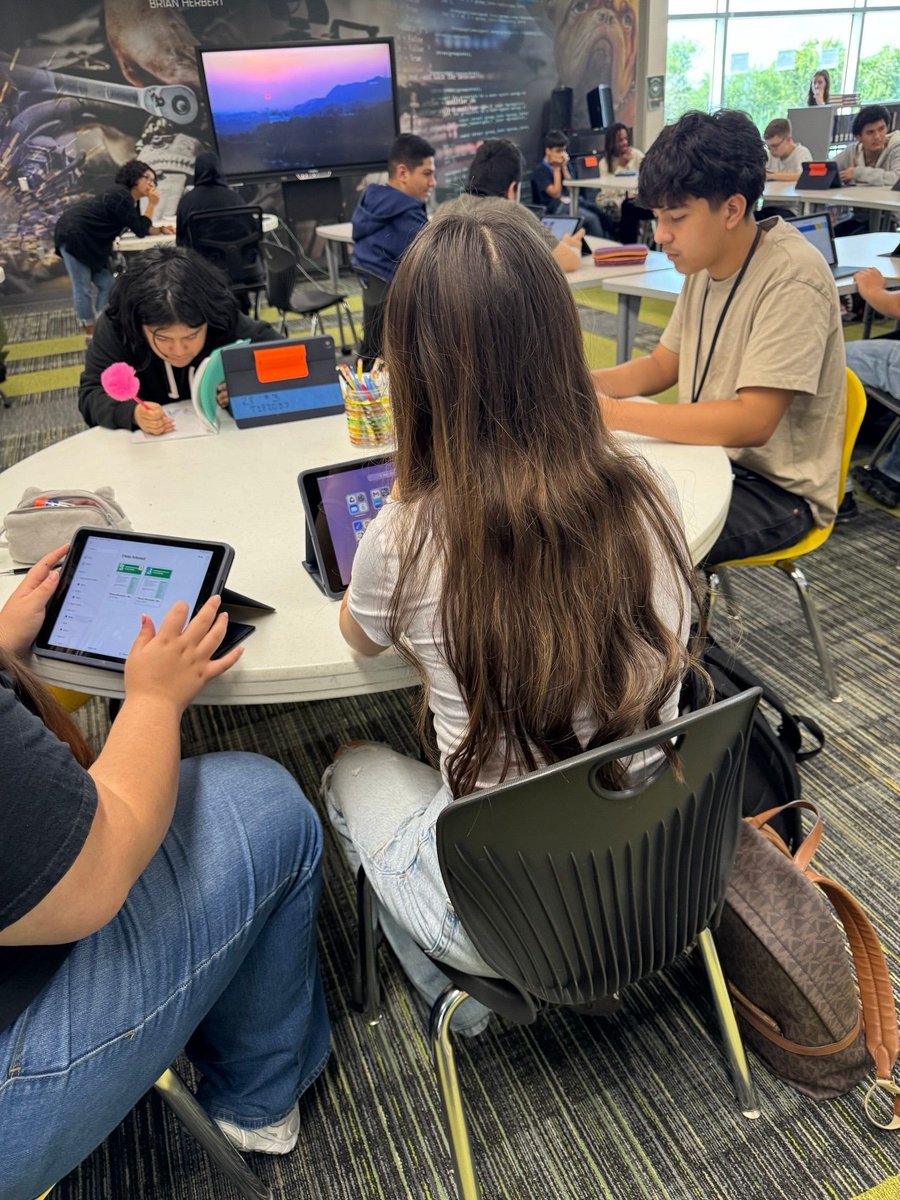 gccisd_edtech's tweet image. AVID students at Stuart Career HS are using Notability to take organized notes, annotate texts, and prep for college—all in one powerful app! 🎓📱 #AVIDExcellence #Notability