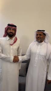 Almane3Saeed's tweet photo. كم سعدت جدا بإطلالة وظهور شاعر كبير مثل مهذل الصقور ، لقاء ثري وجميل ببساطته وعمقه ،
كان لنا محاولات للوصول لمهذل أيام البرنامج الشعري ( يقول ) ولم يحالفنا الحظ في خطف أول لقاء ، والحمد لله أنه لم يحالفنا 
لأنني على يقين أننا لن نخرج بالجمال الذي خرج به خالد عون ، لذلك نهنئ خالد والساحة الأدبية بأمثال خالد ونقول له شكراً على كل ماتقدمه يبو سعد .

@khalid_oun