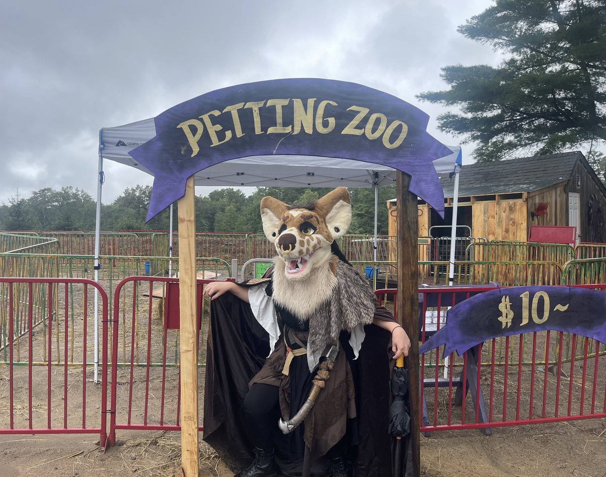 I'm ready to be pet 🐶🐕

Don't worry I won't bite 🦷