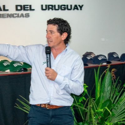 LosAgronegocios's tweet photo. El Ing. Agr. Marcos García Pintos, del SUL, fue jurado en la Rural del Prado y además participó de la firma del convenio para la certificación de carne ovina. Con él dialogamos en Agronegocios Sarandí.
https://t.co/ElHibtgTwW https://t.co/orSozshCnh