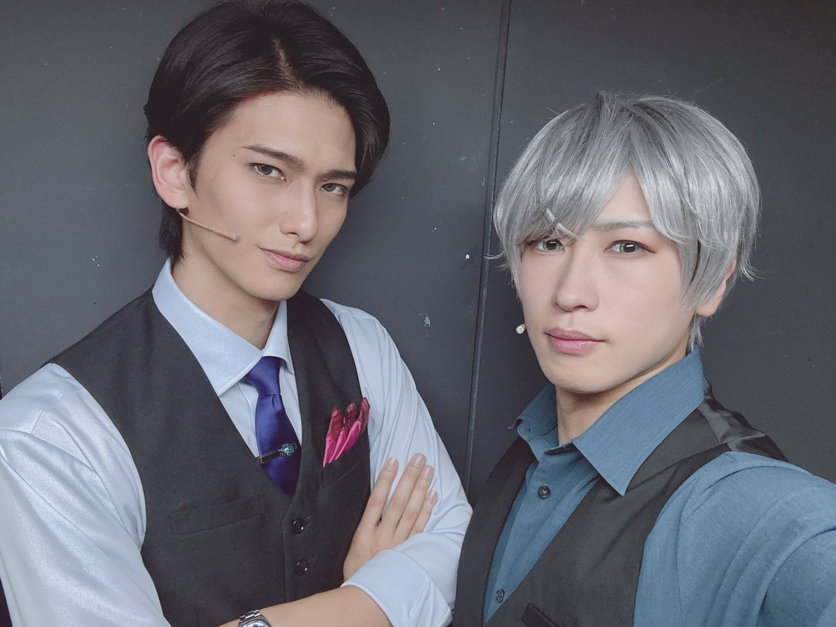 yuyaarai1220's tweet image. #舞台スタマイ
#スタマイステ
8日目終了！！🙌
ご来場ありがとうございました！

御堂くんと！！同い年！！
すんごく前に共演したんですけど、
いつの間にかこんなにダンディになってました。笑
でも御堂くんはお酒もコーヒーも飲めなくて、
生クリーム大好き、末っ子という男。
ギャップすぎる。笑笑