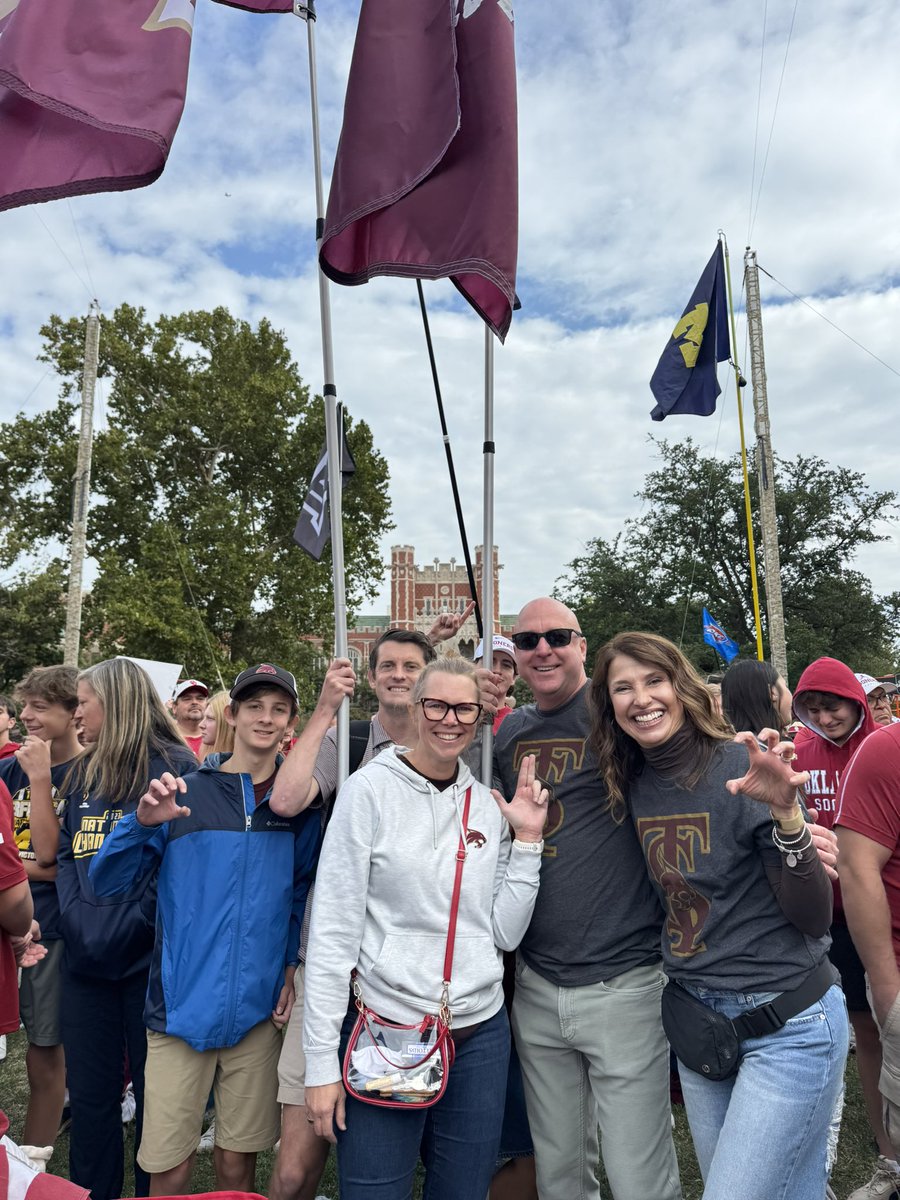 jwalker4905's tweet photo. Quick trip to Norman on Saturday for son and me. Thrilled to have a second opportunity to help fly the #OMGFlag for @txst at ESPN College Gameday. A huge thank you to President @kdamp and the Texas State Alumni Association! #Pac12 #txst https://t.co/ZZ6qBrIiyO