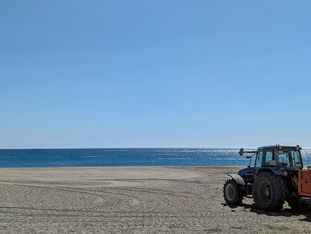 RustiDhole's tweet image. Nice to bump into @CormackWolf on holiday 😊🏝️