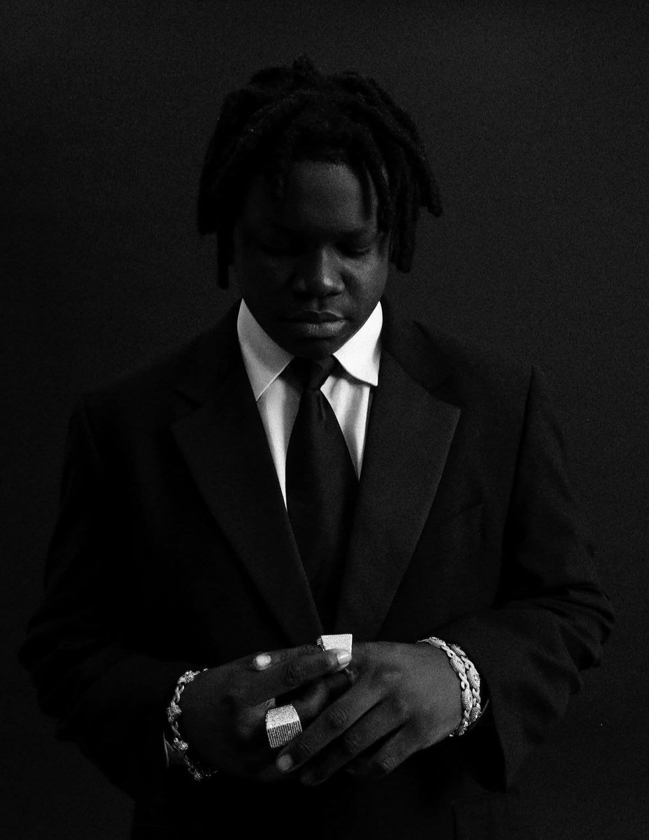 📸 Famous Pluto rocking that Men in Black look