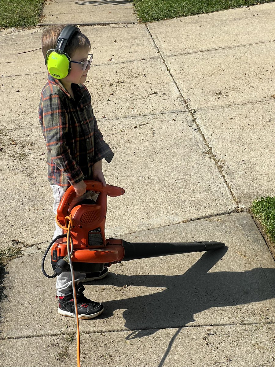 LloydRaC's tweet photo. We work and we support our neighbors https://t.co/qjwQ2qmBqP