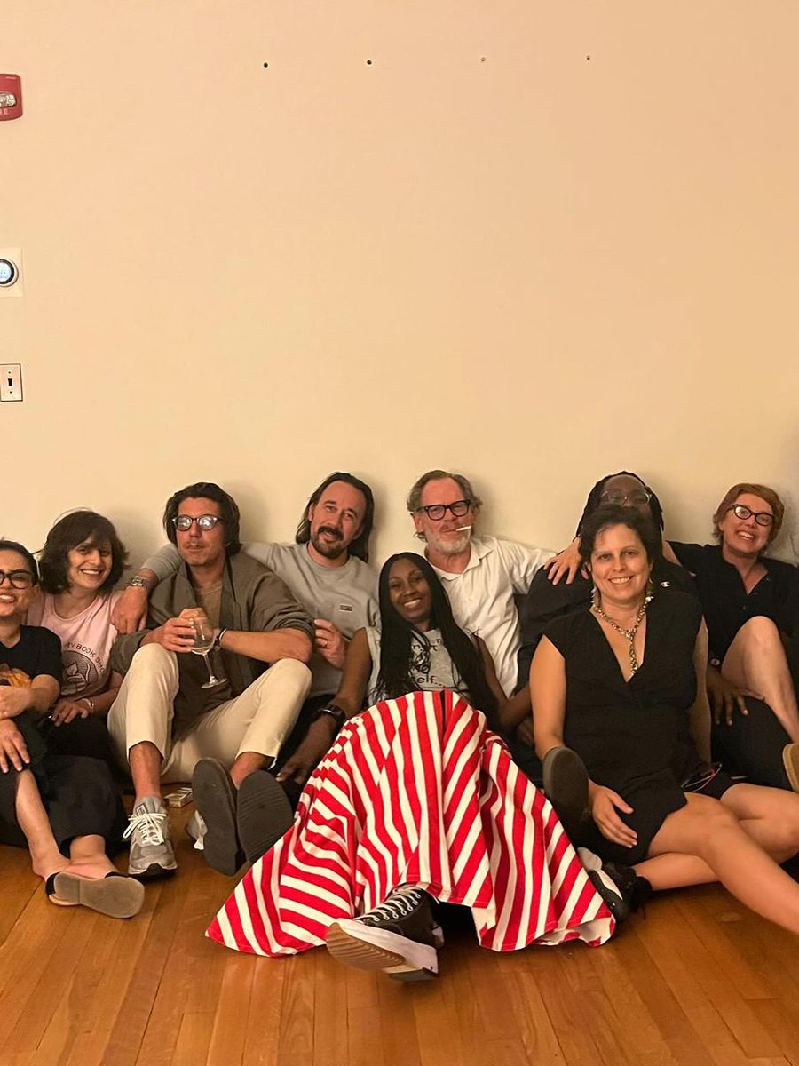 maralegre's tweet photo. 🎉Vengo aquí después de mucho tiempo para contarles una gran noticia mía: luego de concluir mi @LoebFellowship estaré como profe el Fall Term en @Harvard en @HarvardGSD. Enseñaré un curso sobre espacios públicos y política pública en el Sur Global. 🤓🎓

https://t.co/SdTuUesr77 https://t.co/Nf6iAoQT5I