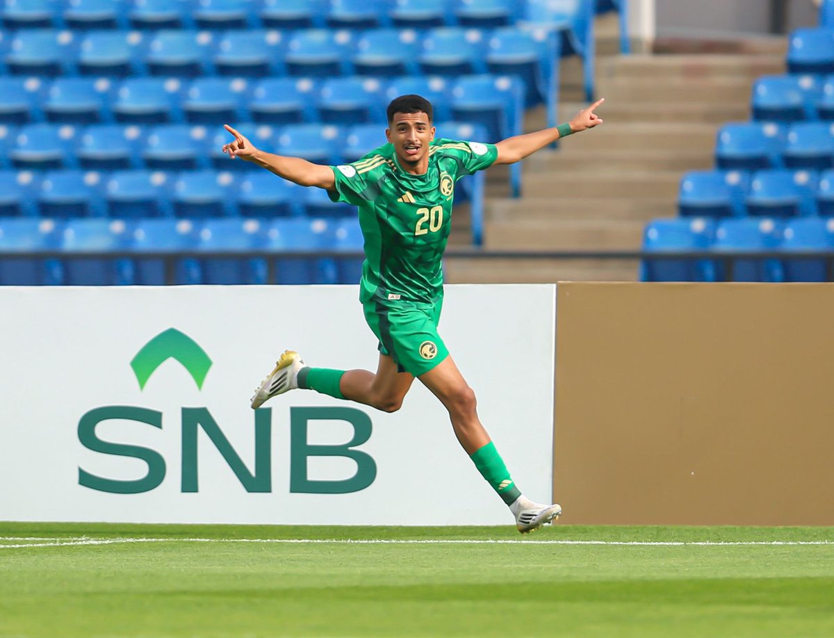 يا عالم والله مهاجم مميز جدًا 

عبدالعزيز الشمري لاعب الاتحاد، موهبة قادمة

حل مشاكل الهجوم في منتخبنا عنده بإذن الله

🦅🇸🇦