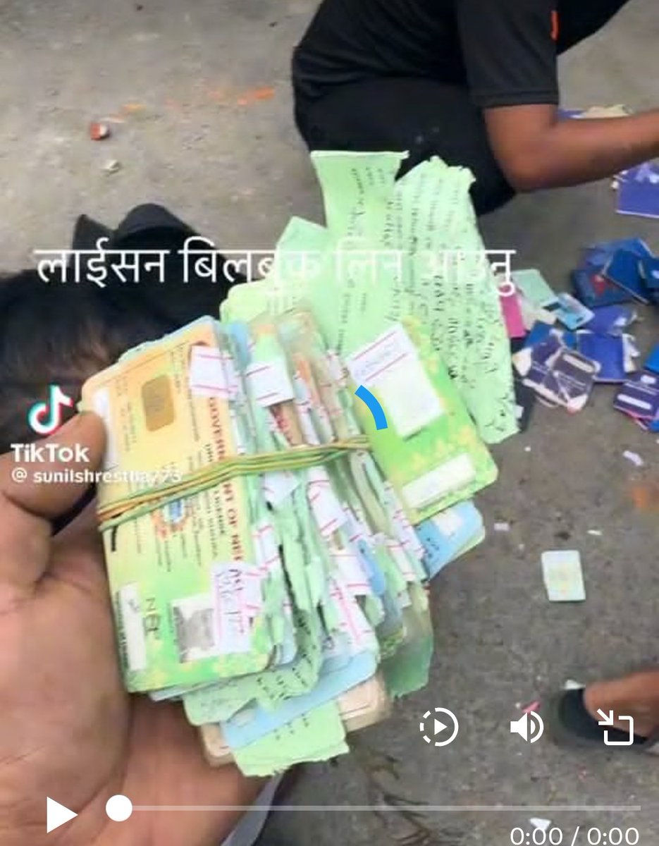 nirasyatritej04's tweet photo. तपाई हाम्रा लाईसेन्स ब्लु बुक आराजक भिडसँग छ । हाम्रो प्राईभेसि गयो भाँडमा https://t.co/h5BlbmIteg