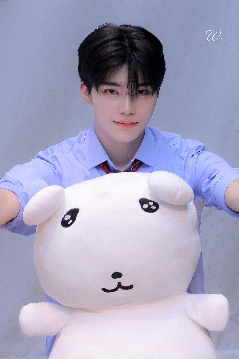 250908 건욱 안아 ...🤍

#박건욱 #PARKGUNWOOK #パクゴヌク #제로베이스원 #ZEROBASEONE #ZB1