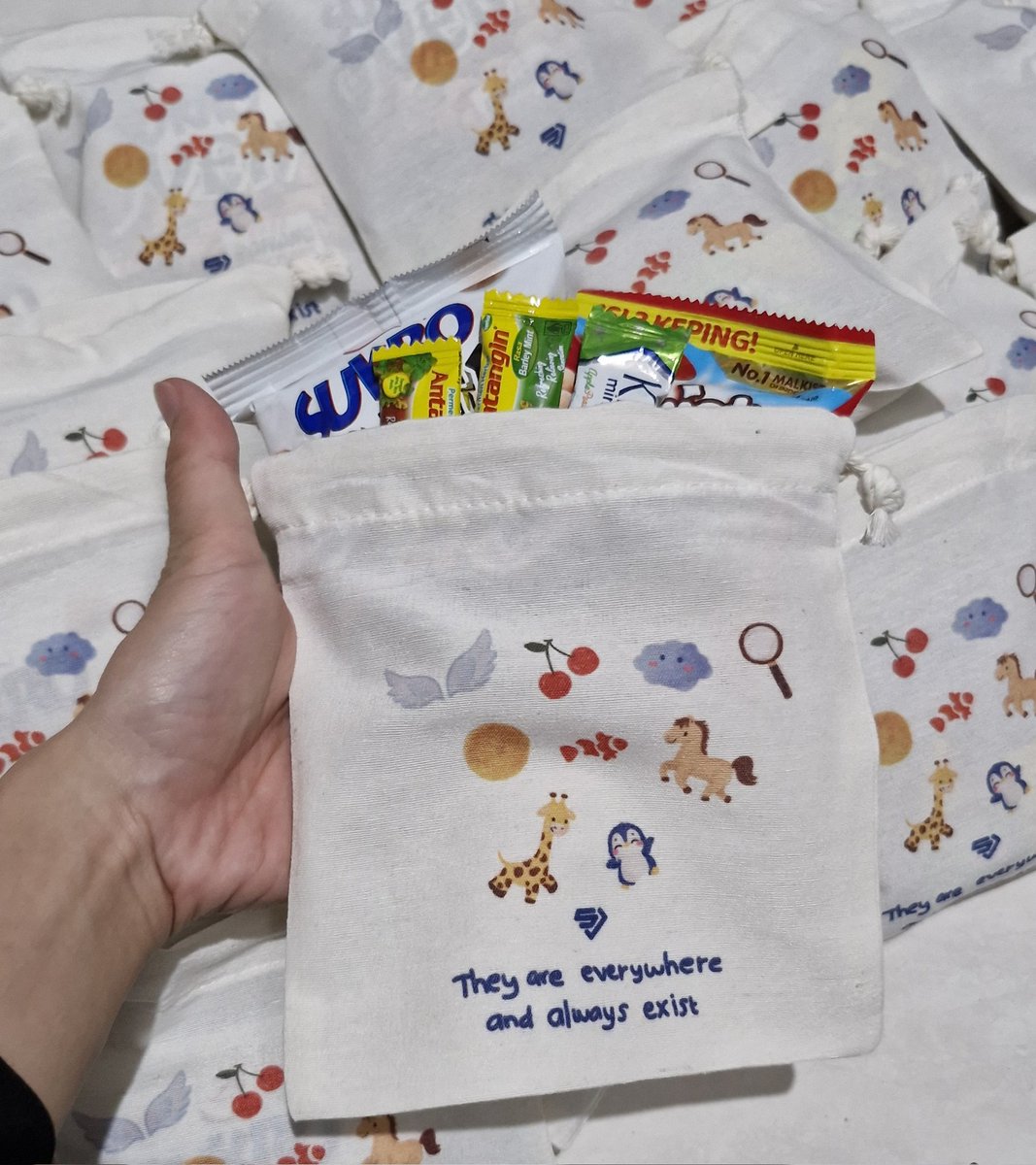 ELFssss!!!!
‼️ FREEBIES SS10 ‼️
because this is my first SJ concert, i wanna share some freebies💙💙
you will get:
- crackers
- coated peanut
- herbal candy 
- apple peach candy

SEE YA SATURDAY AT ICE BSD
LUV YAA🫶💙

#freebies #supershow10 #SUPERJUNIORinJAKARTA #SUPERJUNIOR