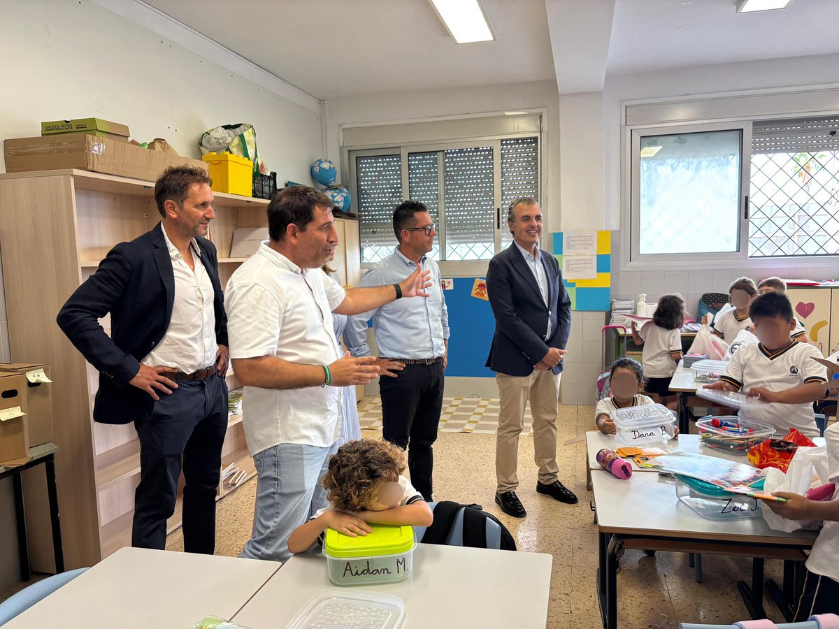 Hem iniciat el curs escolar amb la presidenta <a href="/MargaProhens/">Marga Prohens</a> a Eivissa, visitant el CEIP Sa Graduada, l’EI Sant Rafel i el CC Sa Real.

Ha estat una oportunitat per desitjar un bon curs al professorat i, alhora, compartir la il·lusió de l’alumnat en el seu retorn.

Començam!