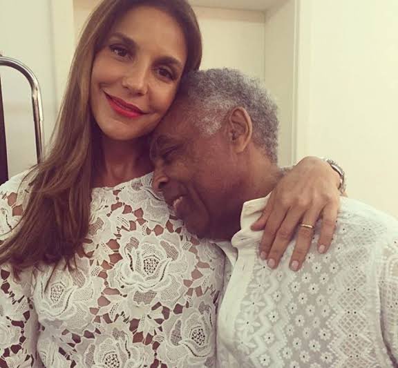 prasemprepreta's tweet photo. Acho tão bonito que a Ivete tenha conseguido transformar seus grandes ídolos em grandes amigos.

Seu talento, carisma e humildade sempre a mantiveram próxima dos maiores nomes da música brasileira, o que, com o tempo, também a fez se tornar uma das maiores. https://t.co/X0eTJAcIwz