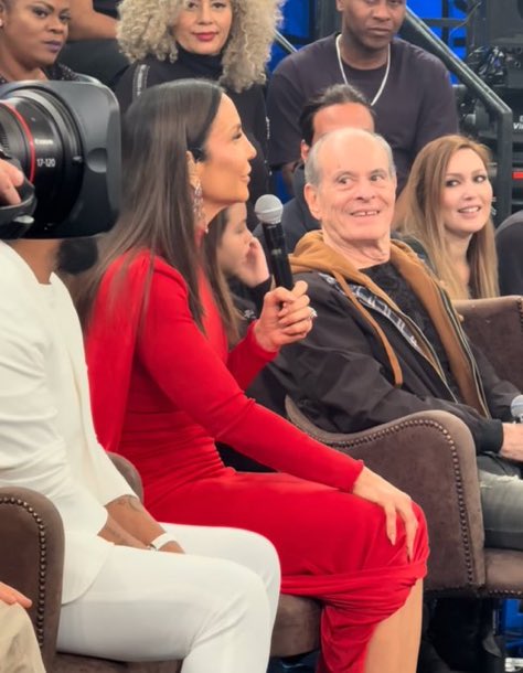 prasemprepreta's tweet photo. Acho tão bonito que a Ivete tenha conseguido transformar seus grandes ídolos em grandes amigos.

Seu talento, carisma e humildade sempre a mantiveram próxima dos maiores nomes da música brasileira, o que, com o tempo, também a fez se tornar uma das maiores. https://t.co/X0eTJAcIwz