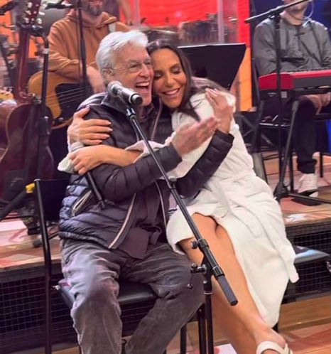 prasemprepreta's tweet photo. Acho tão bonito que a Ivete tenha conseguido transformar seus grandes ídolos em grandes amigos.

Seu talento, carisma e humildade sempre a mantiveram próxima dos maiores nomes da música brasileira, o que, com o tempo, também a fez se tornar uma das maiores. https://t.co/X0eTJAcIwz
