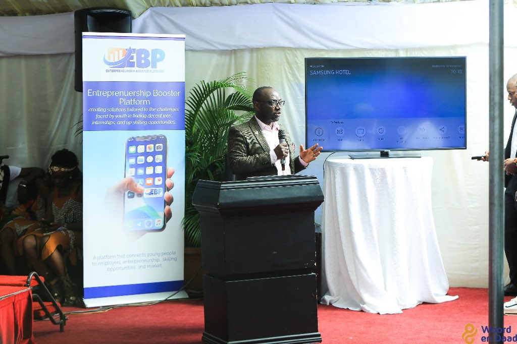samina1snd's tweet photo. We’ve identified 40 enterprises as training hubs. Each youth will gain hands-on skills, & enterprises will retain at least 1 trainee after the program. Top youth get start-up kits. #EBPHackathon #YouthEmpowerment https://t.co/S3zNQDCC8V