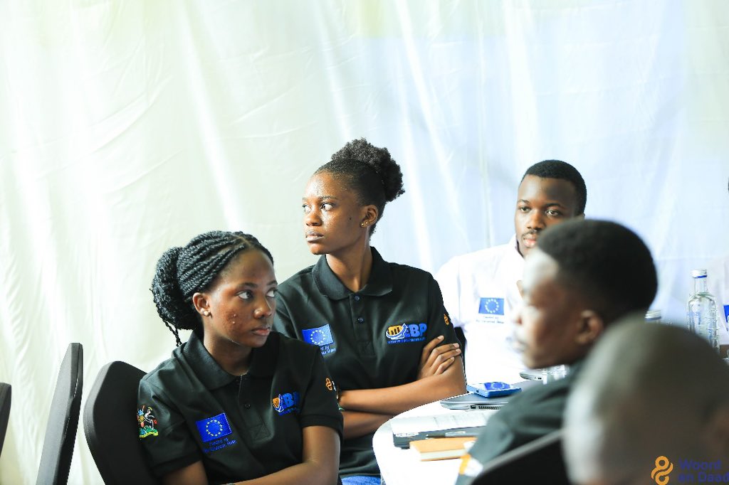 samina1snd's tweet photo. We’ve identified 40 enterprises as training hubs. Each youth will gain hands-on skills, & enterprises will retain at least 1 trainee after the program. Top youth get start-up kits. #EBPHackathon #YouthEmpowerment https://t.co/S3zNQDCC8V
