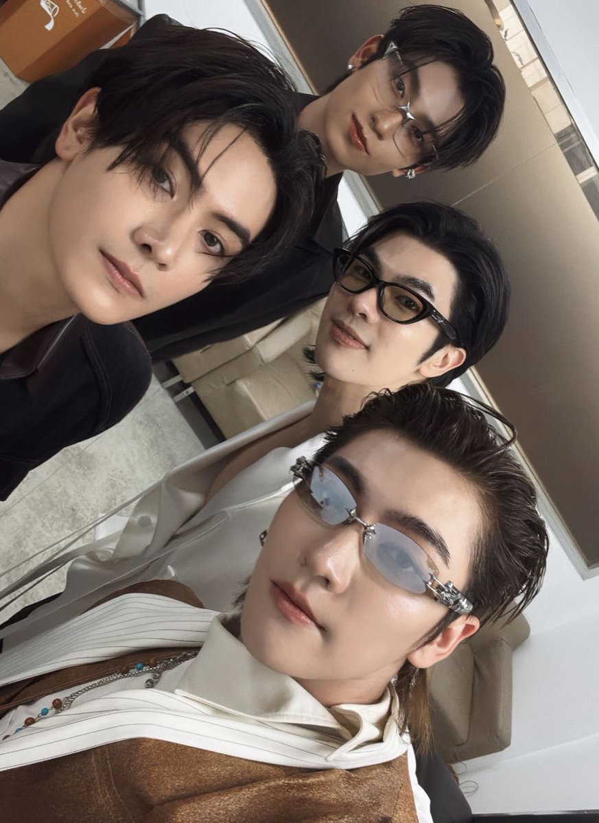 Gentle Monster รวมดาวเว่อ จุง โทมัส พี่มาย บอส

#MILExGENTLEMONSTER
<a href="/milephakphum/">mile phakphum</a> #MilePhakphum