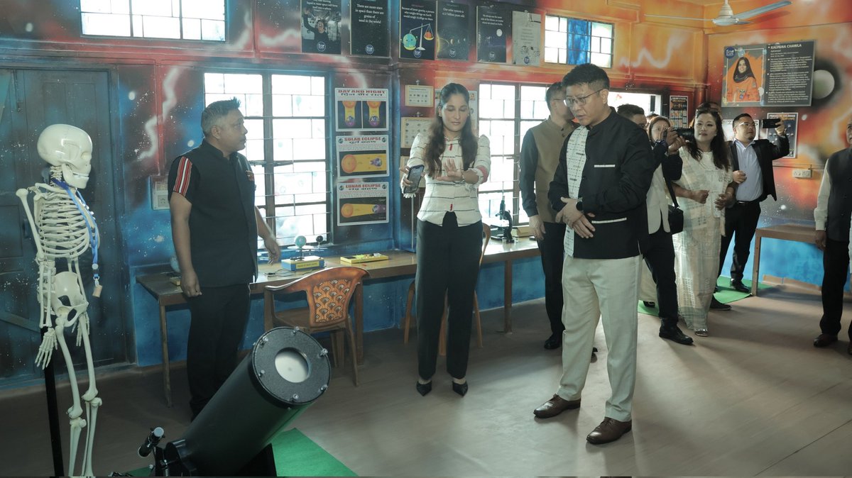 dclunglei's tweet photo. 🚀📚 School Education Minister Dr Vanlalthlana inaugurates Mizoram’s 1st Cosmic Classes (Astronomy Labs) &amp; launches key initiatives of Deputy Commissioner Lunglei—Learning Bridges, Book Nest, ELF, Period Pride &amp; Money Wise—for Lunglei District &amp; Lungsen #AspirationalBlock. 🌌✨ https://t.co/jzx98hV7Fm