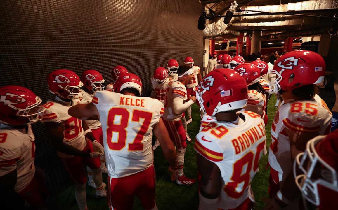 Daily_Chiefs_'s tweet photo. Some Chiefs fans are in full panic mode after a 1-score divisional loss… but let’s get real. 🏈👀

Yes, the offense had a wrench thrown in when Worthy went down early. Tyquan Thornton, Jason Brownlee, Robert Tonyan, Brashard Smith, and Josh Simmons were all making their Chiefs debut (with Jalen Royals OUT). That matters.

The defense? Sluggish across the board. ONL inactive. Gillotte barely saw snaps. Chris Jones looked slower than normal, McDuffie was not his usual lockdown self for the whole game. Yet even on a “bad day,” they allowed less than 30 points. One poor decision late from our defensive leader kept Mahomes from getting the ball back with a chance to walk us down and win, which we all know he would have 😈

Meanwhile, the offense scored on 5 straight drives. Mahomes looked like MVP Mahomes for 45+ minutes. JuJu looked like 2022 JuJu. Hollywood had a couple drops, but also made big plays and showed he can fill in at WR1 in the meantime. The O-line? Much better than last year, and Simmons + Suamataia’s chemistry is only just beginning. 🔥

And on top of all of this, we play in Arrowhead on Sunday 🏟️ And have the greatest advantage in all of sports… our fans! 🗣️

This team is the standard. For 6 years. We’ve won in every way possible. We’ve won without a WR1. 
We’ve won when Skyy Moore, KT, and Justin Watson were 3 of our top 4 WRs. 
We’ve won with no RB production. 
We’ve won with a good defense.
We’ve won with a bad defense.
We’ve won coming off bad losses.
We’ve won coming off bad endings to the previous season.
We’ve won with injuries across the board.
We’ve won every type of game there is.

A divisional loss doesn’t change that. A bad SB loss didn’t change it in 2020 either.

There’s a reason this team is the only team in NFL history to make 5 Super Bowls in 6 years. 🏆

We are the opponent that fans circle as an “L” when they predict their team’s record. We are the team no one wants to play — because 9 times out of 10, the Chiefs find a way. Don’t let the trolls who sit behind a keyboard and lie change your mind…

This is a dynasty. 💯 And no matter who’s in or out, WE are always the tough opponent, not the other way around.
