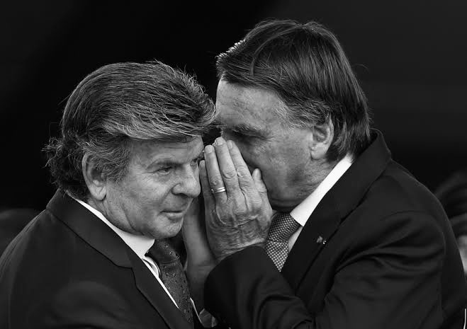 COMPARTILHEM AO MÁXIMO 🚨🚨

O voto do BOLSONARISTA Luiz Fux é 100% ILEGAL. Ele AFIRMOU que o STF não tem competência pra julgar Bolsonaro e os outros RÉUS! 

1- Crime de GOLPE DE ESTADO é julgado no STF. 

2- Um dos réus (Ramagem) é DEPUTADO e foi diplomado antes do crime,