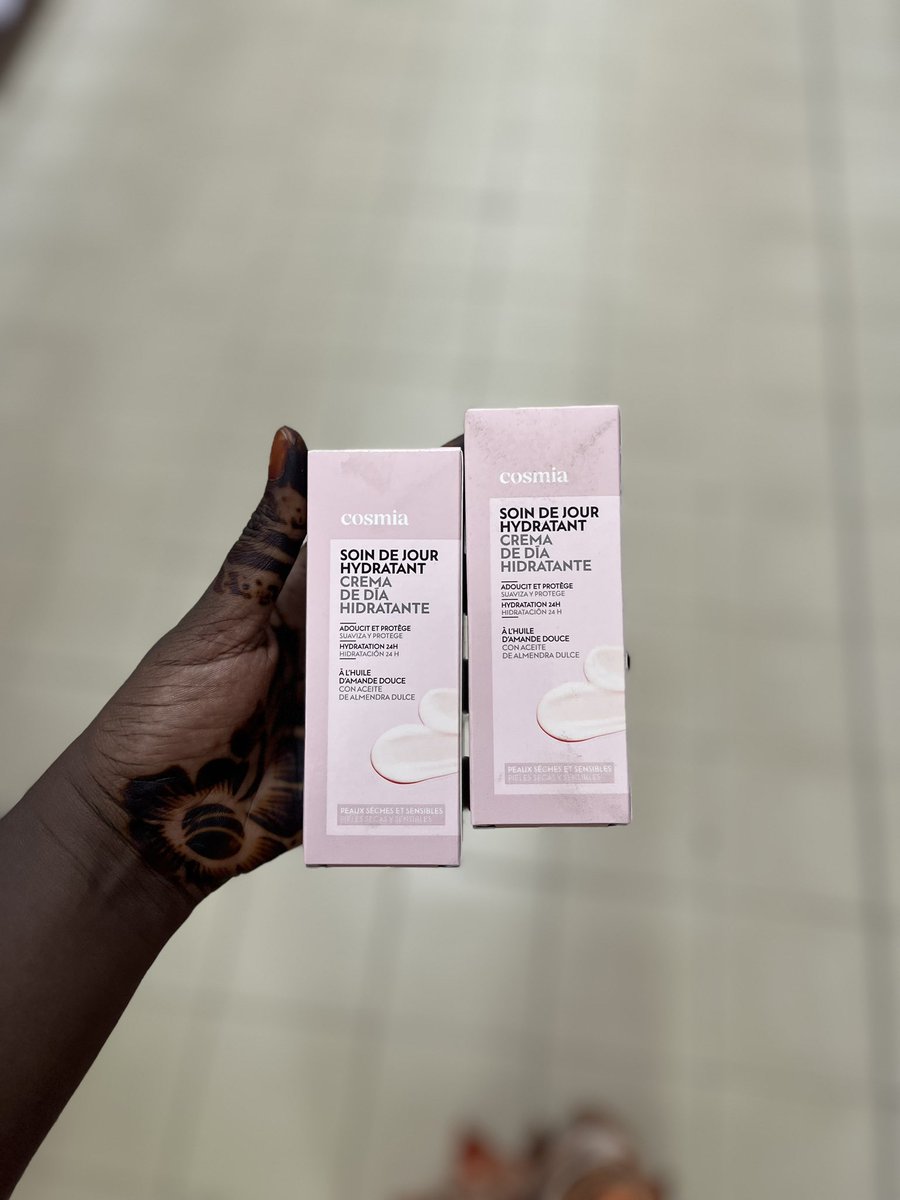 Vente Flash 🚨🚨🚨
Lip Sérum : 2.000 au lieu de 2.500 
Duo cocoa Radian 15.000 au lieu de 17.000
Duo Garnier : 9.000 au lieu de 10.000 
Crème jour Cosmia : 2.500 au lieu de 4.000 
* Pour chaque produits je prends les 4 premiers venus