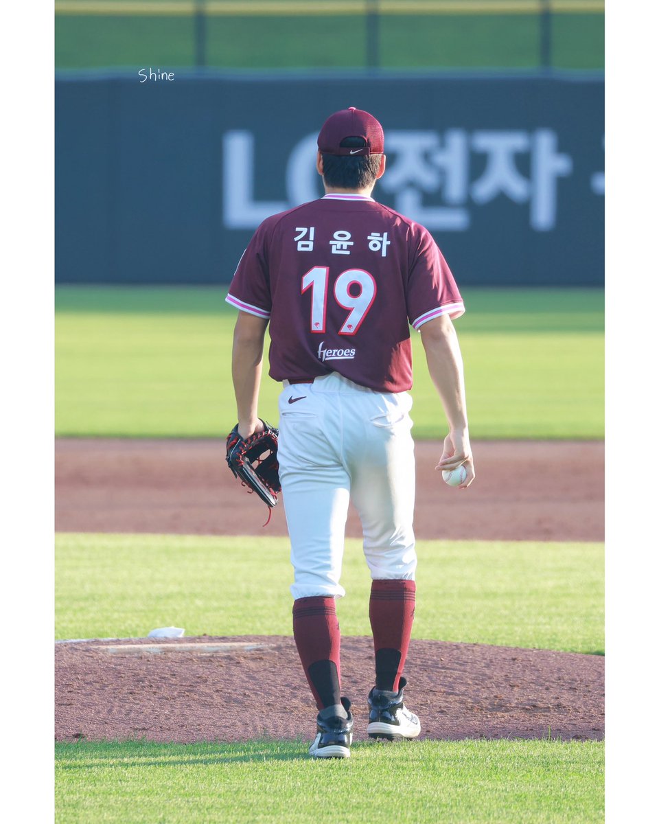 timetoshine_19's tweet photo. 250722 vs LG
첫 엘지 이천 등판 ✧•̀.̫•́✧
#timeto_start
#timeto_shine
#키움히어로즈 #김윤하 https://t.co/1hI0FMfK5h