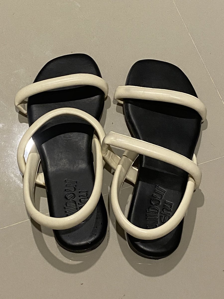 Real_Pcyun's tweet photo. ส่งต่อรองเท้ารัดส้นค่ะ (ไม่เคยใส่ออกข้างนอก)

📥 คู่ละ 130 รวมส่ง เหมา 2 คู่ 250 บาท

Size 38-39 
#ส่งต่อรองเท้า #ส่งต่อรองเท้ามือสอง #ส่งต่อรองเท้าผ้าใบ #รองเท้า #รองเท้ามือสองของแท้ #รองเท้าผ้าใบมือสองของแท้ #รองเท้ามือ2
 #ส่งต่อรองเท้ามือสอง https://t.co/lPKPmjTLYo